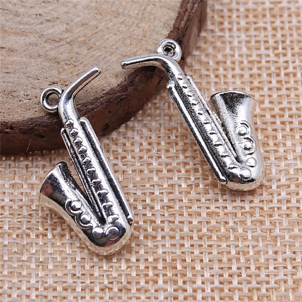 Musical Instrument Diy - 20 個 26x21mm (1.02x0.83 インチ) アンティークシルバーカラー楽器サックスチャームペンダント